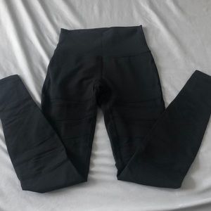 Lululemon high waistleggings with mesh cut outs